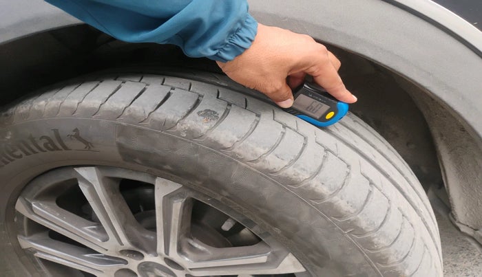 2022 Mahindra XUV700 AX 7 LUXURY D AWD AT 7 STR, Diesel, Automatic, 73,633 km, tyre