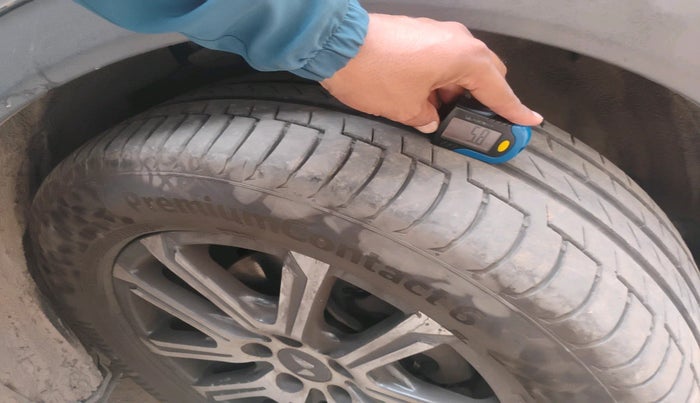 2022 Mahindra XUV700 AX 7 LUXURY D AWD AT 7 STR, Diesel, Automatic, 73,633 km, tyre