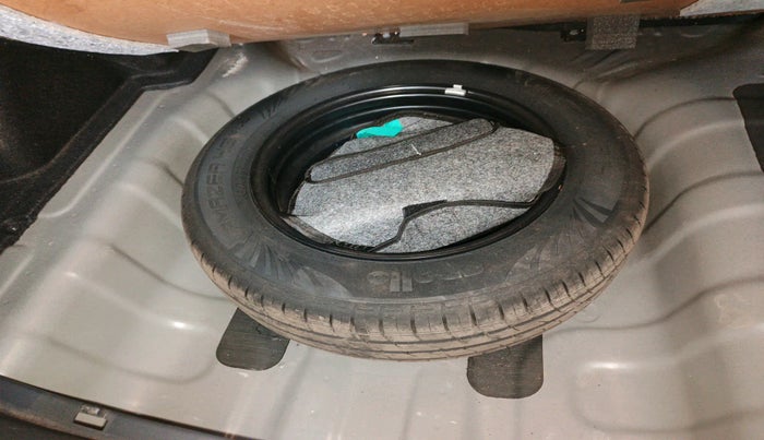 2020 Hyundai AURA SX 1.2, Petrol, Manual, 30,290 km, tyre