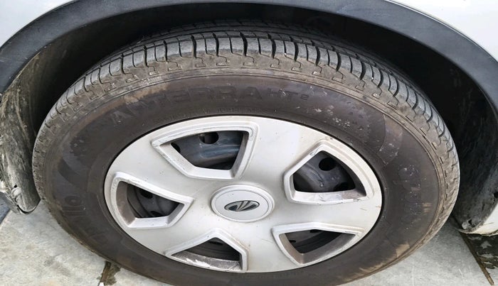 2017 Mahindra XUV500 W6 AT, Diesel, Automatic, 83,642 km, tyre