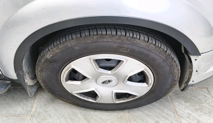 2017 Mahindra XUV500 W6 AT, Diesel, Automatic, 83,642 km, tyre