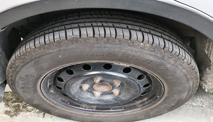 2017 Mahindra XUV500 W6 AT, Diesel, Automatic, 83,642 km, tyre