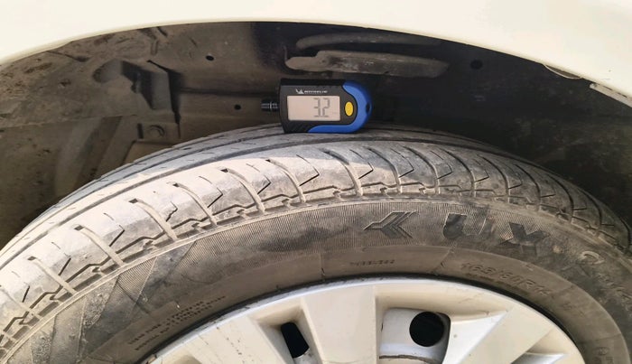 2017 Maruti Swift LXI (O), Petrol, Manual, 96,800 km, tyre