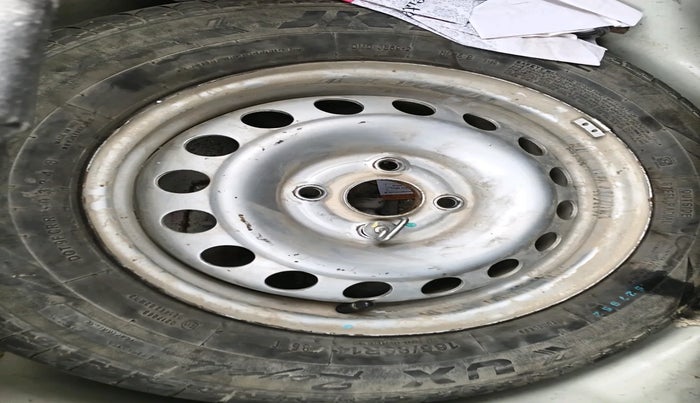 2017 Maruti Swift LXI (O), Petrol, Manual, 96,800 km, tyre