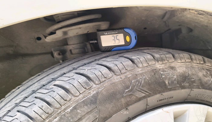 2017 Maruti Swift LXI (O), Petrol, Manual, 96,800 km, tyre