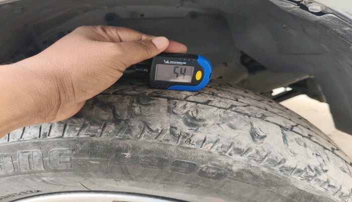 2017 Toyota Innova Crysta 2.8 GX AT 8 STR, Diesel, Automatic, 1,84,019 km, tyre