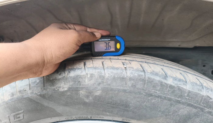 2017 Toyota Innova Crysta 2.8 GX AT 8 STR, Diesel, Automatic, 1,84,019 km, tyre