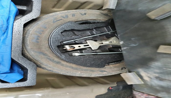 2015 Maruti Ciaz ZDI SHVS, Diesel, Manual, 1,10,064 km, tyre