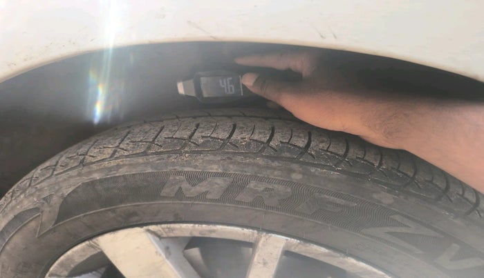 2011 Volkswagen Vento HIGHLINE DIESEL 1.6, Diesel, Manual, 1,75,481 km, tyre