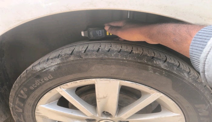 2011 Volkswagen Vento HIGHLINE DIESEL 1.6, Diesel, Manual, 1,75,481 km, tyre