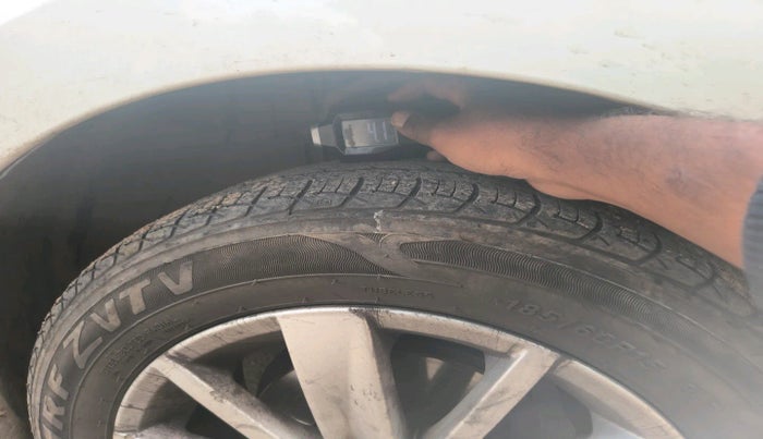 2011 Volkswagen Vento HIGHLINE DIESEL 1.6, Diesel, Manual, 1,75,481 km, tyre