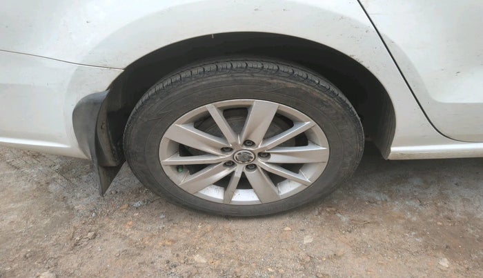 2011 Volkswagen Vento HIGHLINE DIESEL 1.6, Diesel, Manual, 1,75,481 km, tyre