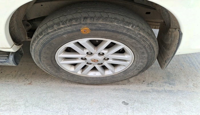 2013 Toyota Fortuner 3.0 4X2 AT, Diesel, Automatic, 1,19,575 km, tyre