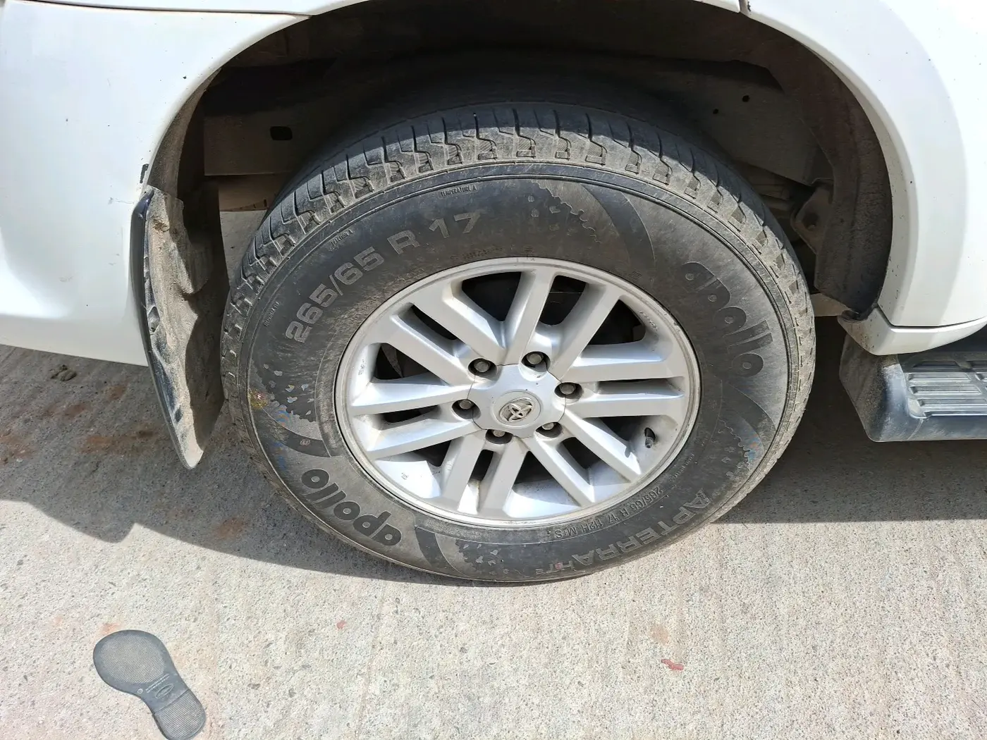 2013 Toyota Fortuner 3.0 4X2 AT, Diesel, Automatic, 1,19,575 km, tyre