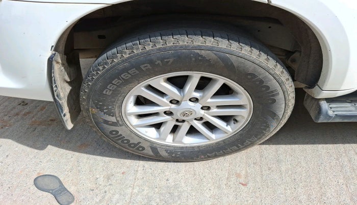 2013 Toyota Fortuner 3.0 4X2 AT, Diesel, Automatic, 1,19,575 km, tyre