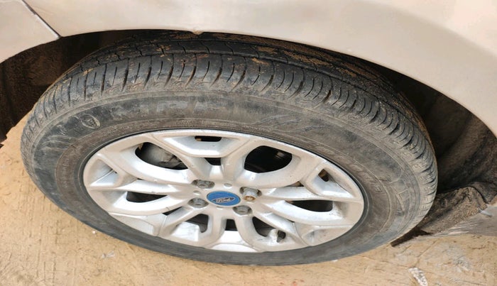 2014 Ford Ecosport TITANIUM 1.5L DIESEL, Diesel, Manual, 1,49,228 km, tyre