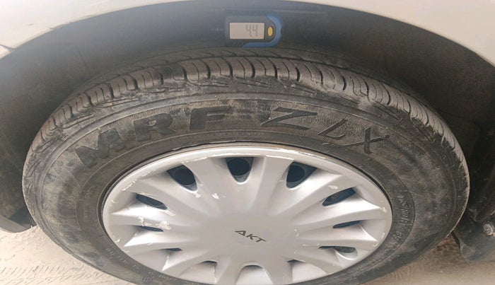 2010 Maruti Swift VXI, Petrol, Manual, 1,00,715 km, tyre