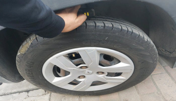 2015 Renault Kwid RXT 0.8, Petrol, Manual, 60,396 km, tyre