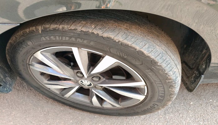 2023 Skoda SLAVIA STYLE 1.0L TSI AT, Petrol, Automatic, 39,703 km, tyre