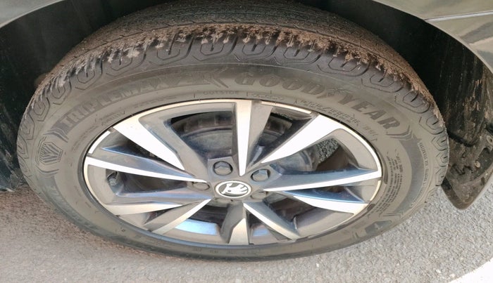 2023 Skoda SLAVIA STYLE 1.0L TSI AT, Petrol, Automatic, 39,703 km, tyre