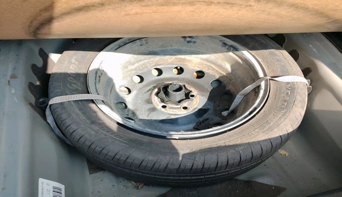 2023 Skoda SLAVIA STYLE 1.0L TSI AT, Petrol, Automatic, 39,703 km, tyre