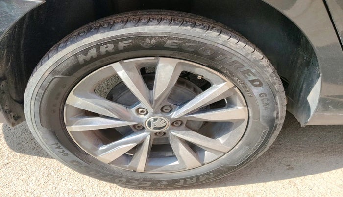 2023 Skoda SLAVIA STYLE 1.0L TSI AT, Petrol, Automatic, 39,703 km, tyre