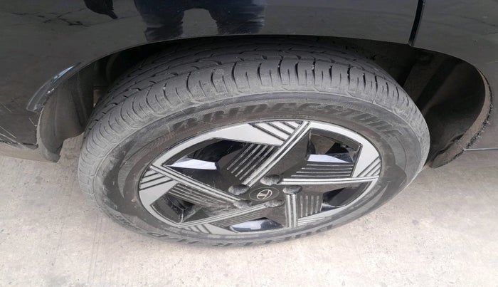 2025 Tata Curvv Pure Plus S 1.2 Petrol 7DCA, Petrol, Automatic, 4,049 km, tyre