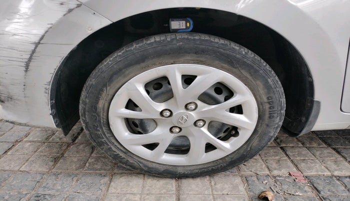 2017 Hyundai Grand i10 MAGNA 1.2 KAPPA VTVT, Petrol, Manual, 27,398 km, tyre