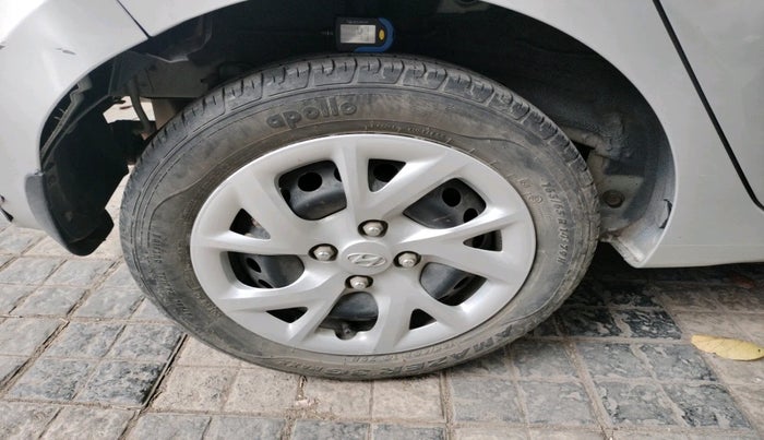 2017 Hyundai Grand i10 MAGNA 1.2 KAPPA VTVT, Petrol, Manual, 27,398 km, tyre