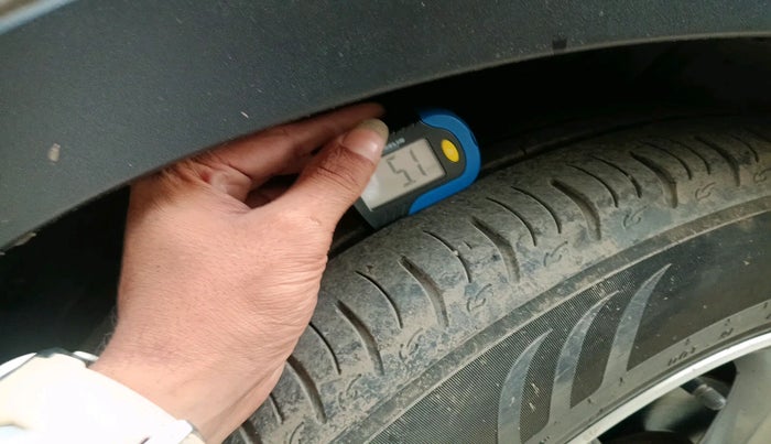 2014 Hyundai Santa Fe 4 WD AT, Diesel, Automatic, 88,920 km, tyre