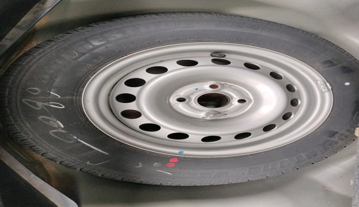 2016 Maruti Swift LXI (O), Petrol, Manual, 19,298 km, tyre