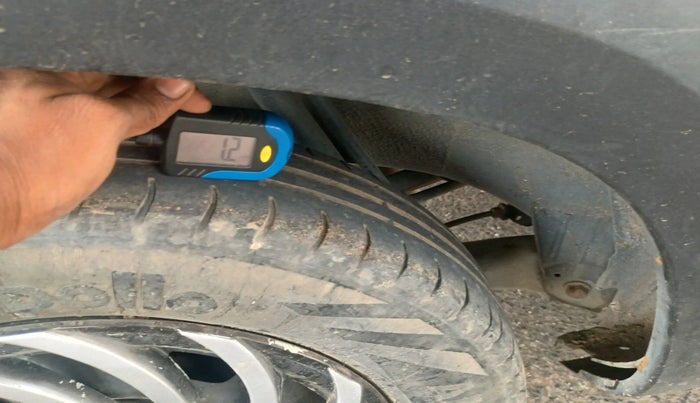 2018 Renault Kwid RXT 1.0 (O), Petrol, Manual, 85,650 km, tyre