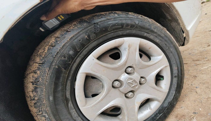 2012 Hyundai Accent GLE, Petrol, Manual, 1,06,671 km, tyre