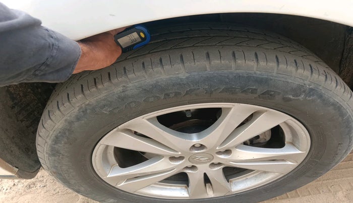 2012 Hyundai Santa Fe 2 WD, Diesel, Manual, 1,38,866 km, tyre