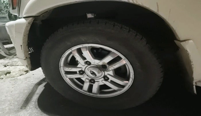 2013 Mahindra Scorpio VLX 2WD BS-III, Diesel, Manual, 1,52,068 km, tyre