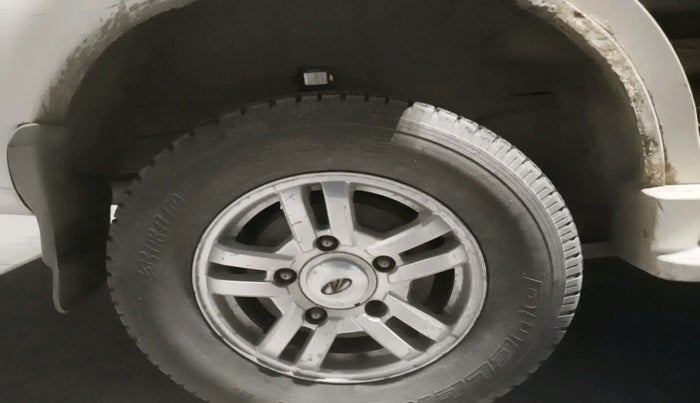 2013 Mahindra Scorpio VLX 2WD BS-III, Diesel, Manual, 1,52,068 km, tyre