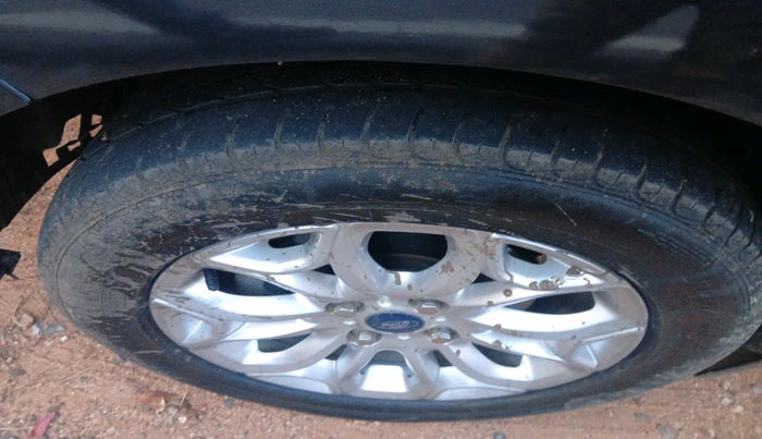 2014 Ford Ecosport TITANIUM 1.5L DIESEL, Diesel, Manual, 1,06,810 km, tyre