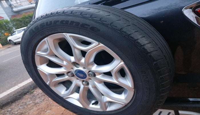 2014 Ford Ecosport TITANIUM 1.5L DIESEL, Diesel, Manual, 1,06,810 km, tyre