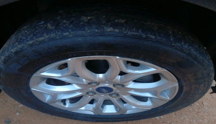 2014 Ford Ecosport TITANIUM 1.5L DIESEL, Diesel, Manual, 1,06,810 km, tyre