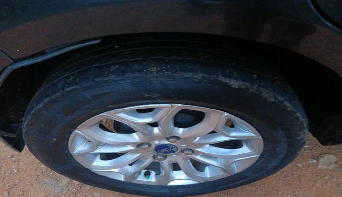 2014 Ford Ecosport TITANIUM 1.5L DIESEL, Diesel, Manual, 1,06,810 km, tyre