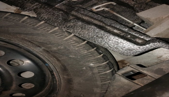 2016 Maruti Wagon R 1.0 VXI AMT, Petrol, Automatic, 84,921 km, tyre