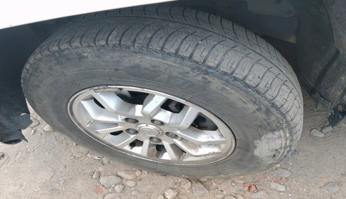 2017 Mahindra TUV300 T8, Diesel, Manual, 1,25,817 km, tyre