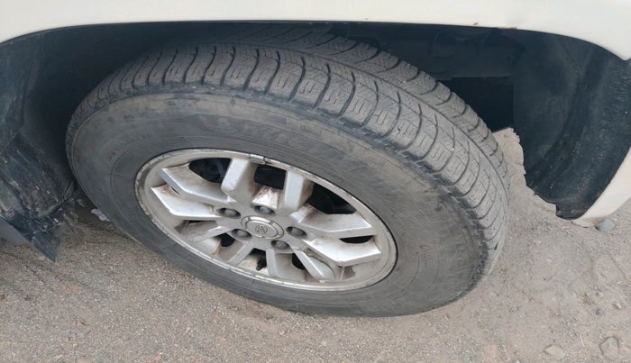 2017 Mahindra TUV300 T8, Diesel, Manual, 1,25,817 km, tyre