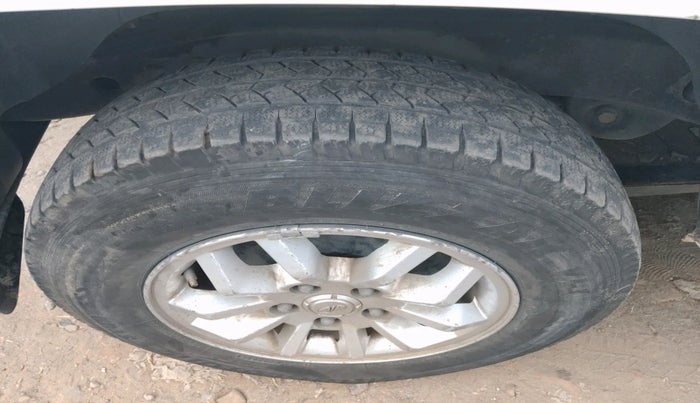 2017 Mahindra TUV300 T8, Diesel, Manual, 1,25,817 km, tyre