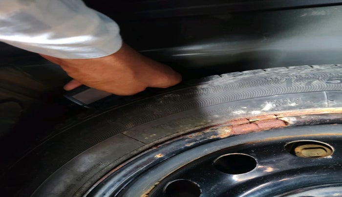 2017 Ford New Figo TREND 1.2 PETROL, Petrol, Manual, 1,00,230 km, tyre