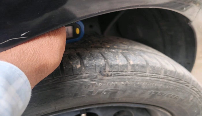 2017 Ford New Figo TREND 1.2 PETROL, Petrol, Manual, 1,00,230 km, tyre