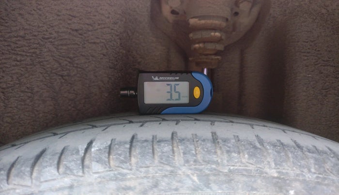 2011 Volkswagen Vento HIGHLINE 1.6 MPI, Petrol, Manual, 86,092 km, tyre