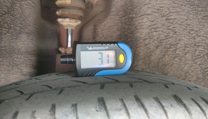 2011 Volkswagen Vento HIGHLINE 1.6 MPI, Petrol, Manual, 86,092 km, tyre