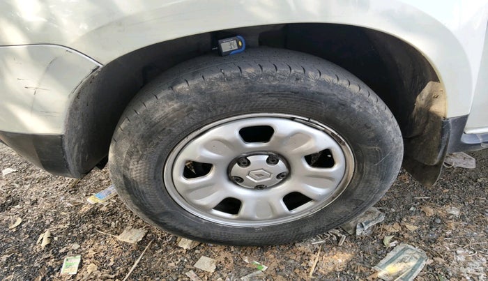 2014 Renault Duster 85 PS RXE DIESEL ADVENTURE, Diesel, Manual, 1,55,932 km, tyre