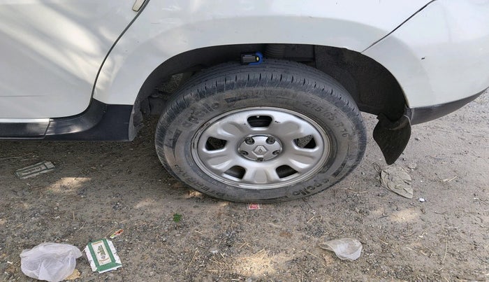 2014 Renault Duster 85 PS RXE DIESEL ADVENTURE, Diesel, Manual, 1,55,932 km, tyre